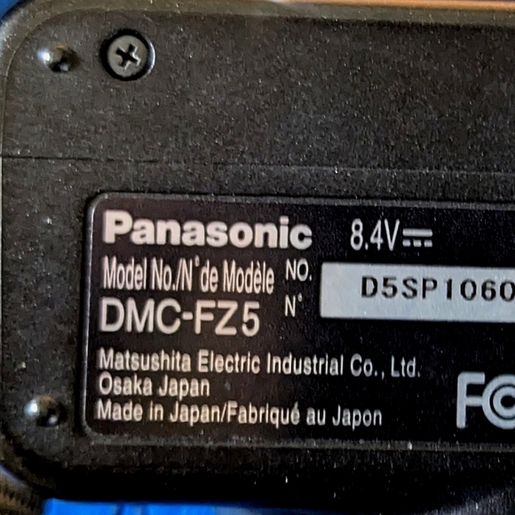 Panasonic LUMIX DMC-FZ5 Leica Lens Digital Camera | 5MP 12x Optical Zoom  BUNDLE - Picture 6 of 7